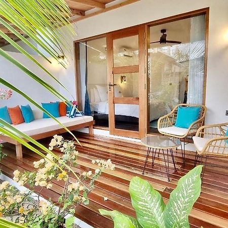 Hotel Seaside Dhigurah à Dhigurah  Extérieur photo